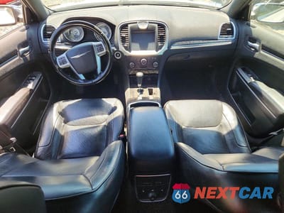 Zdjęcie 8 z 12 samochodu: 2013 CHRYSLER 300C VIN:2C3CCAKT7DH508795 - miniatura