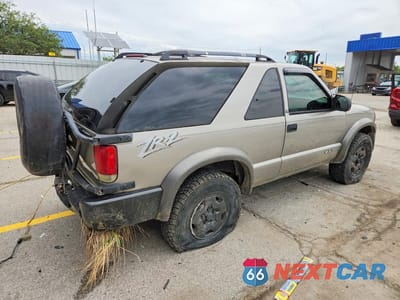 Trzecie zdjęcie samochodu z tyłu: 2003 CHEVROLET BLAZER VIN:1GNCT18X93K169848 - miniatura