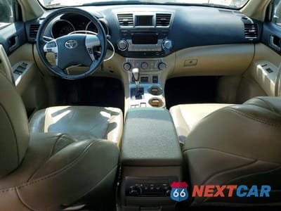 Zdjęcie 8 z 13 samochodu: 2012 TOYOTA HIGHLANDER SE VIN:5TDBK3EH2CS101206 - miniatura