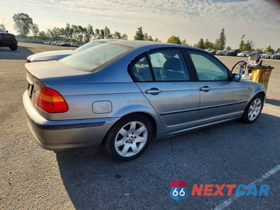 Trzecie zdjęcie samochodu z tyłu: 2003 BMW 325 I VIN:WBAEV33433KR24008 - miniatura