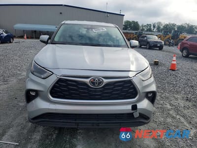 Piąte zdjęcie samochodu w środku: 2022 TOYOTA HIGHLANDER LE VIN:5TDZZRAH5NS542592 - miniatura