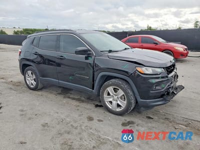 Czwarte zdjęcie samochodu z boku: 2022 JEEP COMPASS LATITUDE VIN:3C4NJCBB1NT234855 - miniatura