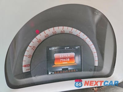 Zdjęcie 9 z 12 samochodu: 2016 SMART FORTWO VIN:WMEFJ5DA4GK057339 - miniatura