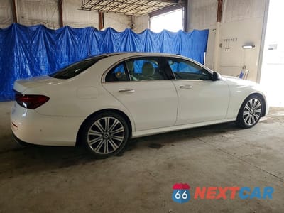 Trzecie zdjęcie samochodu z tyłu: 2022 MERCEDES-BENZ E 350 VIN:W1KZF8DB7NB089776 - miniatura