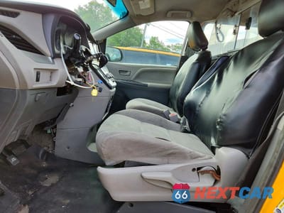 Zdjęcie 7 z 13 samochodu: 2017 TOYOTA SIENNA VIN:5TDZZ3DC1HS859903 - miniatura