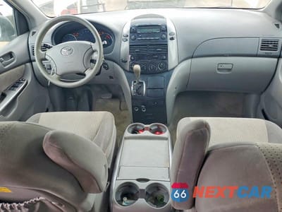 Zdjęcie 8 z 13 samochodu: 2010 TOYOTA SIENNA LE 8-PASSENGER VIN:5TDKK4CC0AS291615 - miniatura