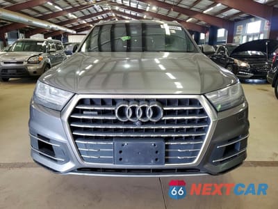 Piąte zdjęcie samochodu w środku: 2017 AUDI Q7 PREMIUM PLUS VIN:WA1LAAF74HD012526 - miniatura