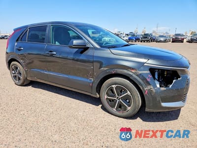Czwarte zdjęcie samochodu z boku: 2026 KIA NIRO LX VIN:KNDCP3LE9T5329840 - miniatura