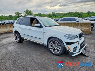 Czwarte zdjęcie samochodu z boku: 2013 BMW X5 XDRIVE35I VIN:5UXZV4C50D0B03353 - miniatura