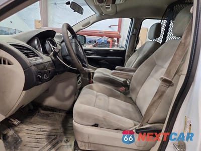 Zdjęcie 7 z 12 samochodu: 2016 DODGE GRAND CARAVAN R/T DELIVERY VAN VIN:2C4RDGBG1GR336321 - miniatura
