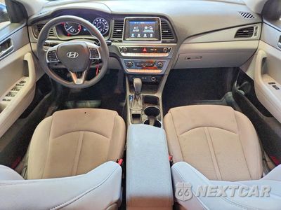 Zdjęcie 8 z 12 samochodu: 2018 HYUNDAI SONATA SE VIN:5NPE24AF1JH719773 - miniatura