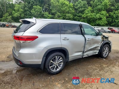 Trzecie zdjęcie samochodu z tyłu: 2017 TOYOTA HIGHLANDER XLE VIN:5TDKZRFH0HS514228 - miniatura