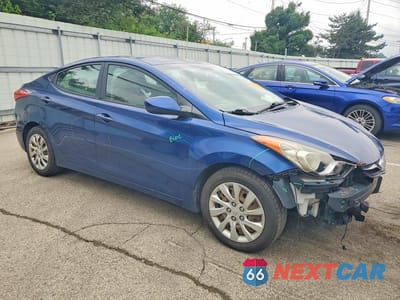 Czwarte zdjęcie samochodu z boku: 2013 HYUNDAI ELANTRA GLS VIN:KMHDH4AE9DU557298 - miniatura