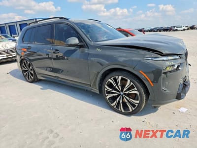 Czwarte zdjęcie samochodu z boku: 2025 BMW X7 XDRIVE40I VIN:5UX23EM05S9W41486 - miniatura