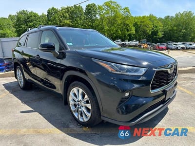 Czwarte zdjęcie samochodu z boku: 2023 TOYOTA HIGHLANDER LIMITED VIN:5TDKDRBH4PS001390 - miniatura
