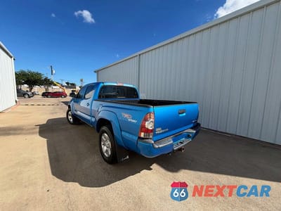 Trzecie zdjęcie samochodu z tyłu: 2010 TOYOTA TACOMA DOUBLE CAB LONG BED VIN:3TMMU4FN3AM022928 - miniatura