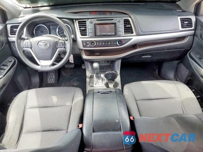 Zdjęcie 8 z 13 samochodu: 2018 TOYOTA HIGHLANDER LE VIN:5TDBZRFH8JS817683 - miniatura