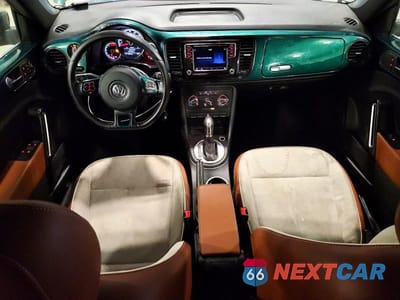 Zdjęcie 8 z 12 samochodu: 2017 VOLKSWAGEN BEETLE S/SE VIN:3VW517AT2HM809946 - miniatura