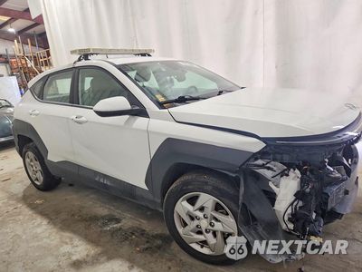 Czwarte zdjęcie samochodu z boku: 2025 HYUNDAI KONA SE VIN:KM8HACAB7SU211284 - miniatura
