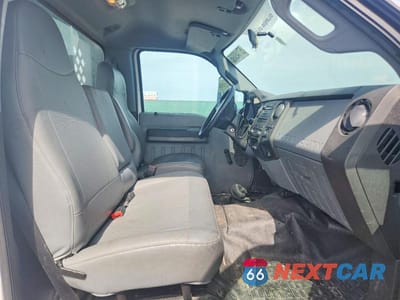 Piąte zdjęcie samochodu w środku: 2017 FORD F650 SUPER DUTY VIN:1FDNF6DE8HDB04698 - miniatura