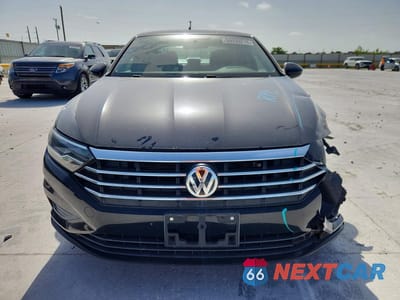 Piąte zdjęcie samochodu w środku: 2019 VOLKSWAGEN JETTA VIN:3VWC57BU0KM070649 - miniatura