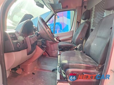 Zdjęcie 7 z 13 samochodu: 2014 MERCEDES-BENZ SPRINTER 2500 DELIVERY VAN VIN:WD3PE8DC5E5881267 - miniatura