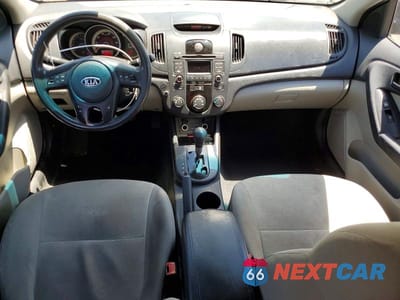 Zdjęcie 8 z 12 samochodu: 2010 KIA FORTE EX VIN:KNAFU4A29A5047597 - miniatura
