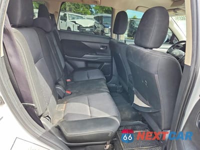 Zdjęcie 11 z 13 samochodu: 2017 MITSUBISHI OUTLANDER SE VIN:JA4AZ3A39HZ023475 - miniatura