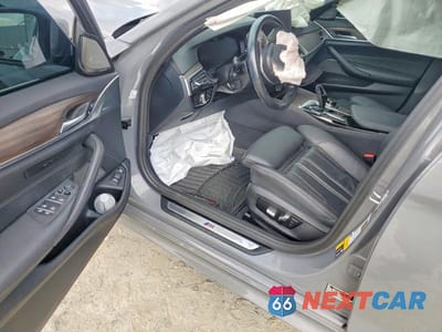 Zdjęcie 8 z 13 samochodu: 2022 BMW 530XE VIN:WBA33AG0XNCK81050 - miniatura