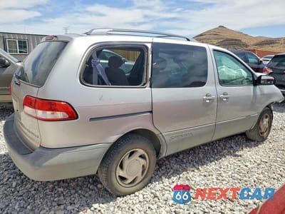 Trzecie zdjęcie samochodu z tyłu: 2001 TOYOTA SIENNA LE VIN:4T3ZF13C41U399378 - miniatura