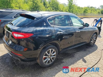 Trzecie zdjęcie samochodu z tyłu: 2017 MASERATI LEVANTE LUXURY VIN:ZN661XUL2HX229561 - miniatura