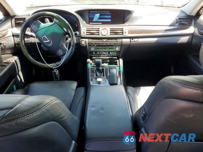 Zdjęcie 8 z 12 samochodu: 2017 LEXUS LS 460 VIN:JTHCL5EFXH5028917 - miniatura