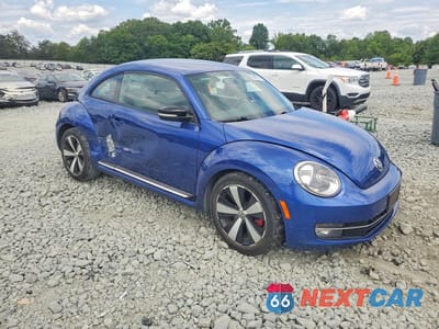 Czwarte zdjęcie samochodu z boku: 2013 VOLKSWAGEN BEETLE TURBO VIN:3VW467AT7DM603481 - miniatura