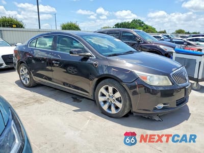 Czwarte zdjęcie samochodu z boku: 2013 BUICK LACROSSE PREMIUM VIN:1G4GF5E32DF293315 - miniatura