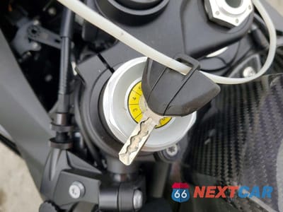 Zdjęcie 8 z 9 samochodu: 2025 BMW S 1000 RR VIN:WB10P2308S6L33014 - miniatura