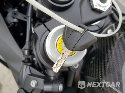 Zdjęcie 8 z 9 samochodu: 2025 BMW S 1000 RR VIN:WB10P2308S6L33014 - miniatura