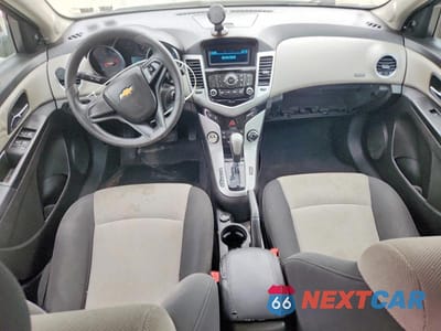 Zdjęcie 8 z 12 samochodu: 2011 CHEVROLET CRUZE LS VIN:1G1PC5SH5B7142840 - miniatura