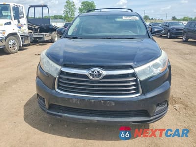 Piąte zdjęcie samochodu w środku: 2015 TOYOTA HIGHLANDER LE VIN:5TDBKRFH7FS219256 - miniatura