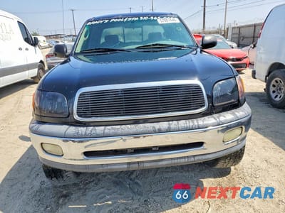 Piąte zdjęcie samochodu w środku: 2002 TOYOTA TUNDRA SR5 V8 VIN:5TBRT34112S326580 - miniatura