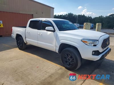 Czwarte zdjęcie samochodu z boku: 2018 TOYOTA TACOMA SR VIN:5TFAX5GN5JX129357 - miniatura