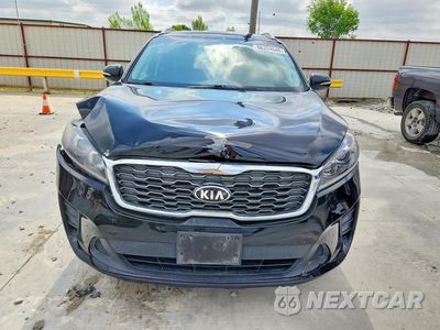 Piąte zdjęcie samochodu w środku: 2019 KIA SORENTO LX V6 VIN:5XYPGDA58KG463500 - miniatura