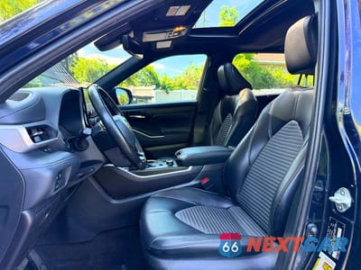 Piąte zdjęcie samochodu w środku: 2023 TOYOTA HIGHLANDER XSE VIN:5TDKDRBH0PS019871 - miniatura