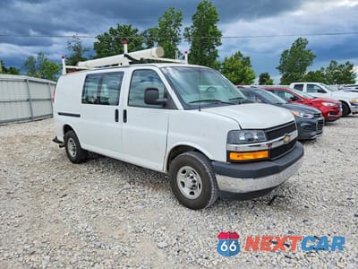 Czwarte zdjęcie samochodu z boku: 2018 CHEVROLET EXPRESS G2500 VIN:1GCWGAFG7J1908912 - miniatura