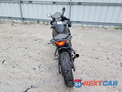 Czwarte zdjęcie samochodu z boku: 2015 YAMAHA YZFR3 VIN:MH3RH06Y1FK009138 - miniatura