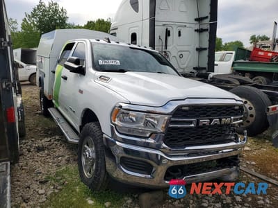 Czwarte zdjęcie samochodu z boku: 2022 RAM 3500 TRADESMAN UTILITY / SERVICE TRUCK VIN:3C63R3GJXNG401925 - miniatura