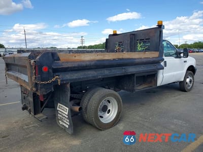 Trzecie zdjęcie samochodu z tyłu: 2004 FORD F550 SUPER DUTY DUMP TRUCK VIN:1FDAF57PX4EC31897 - miniatura
