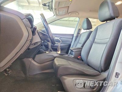Zdjęcie 7 z 13 samochodu: 2017 NISSAN ROGUE SV VIN:JN8AT2MT3HW380055 - miniatura