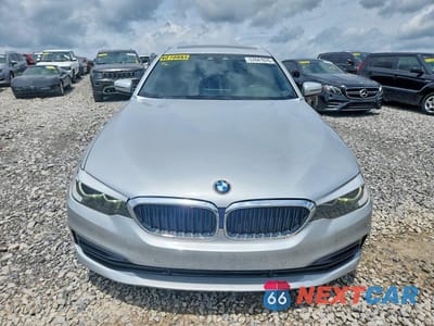 Piąte zdjęcie samochodu w środku: 2019 BMW 530E VIN:WBAJA9C53KB393641 - miniatura