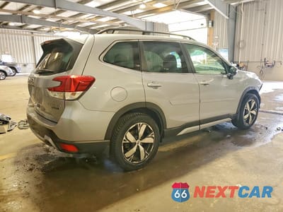 Trzecie zdjęcie samochodu z tyłu: 2021 SUBARU FORESTER TOURING VIN:JF2SKAXC1MH514800 - miniatura
