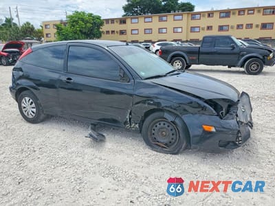 Czwarte zdjęcie samochodu z boku: 2005 FORD FOCUS ZX3 VIN:3FAFP31N45R156332 - miniatura